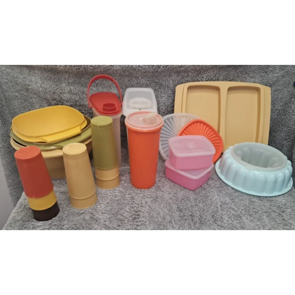 Mixed Lot of VTG Tupperware Containers Bowls Cups Lids Modular Mate Tray Bundt